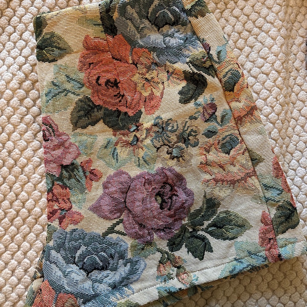 Floral Tapestry women’s shorts. Sz. XL